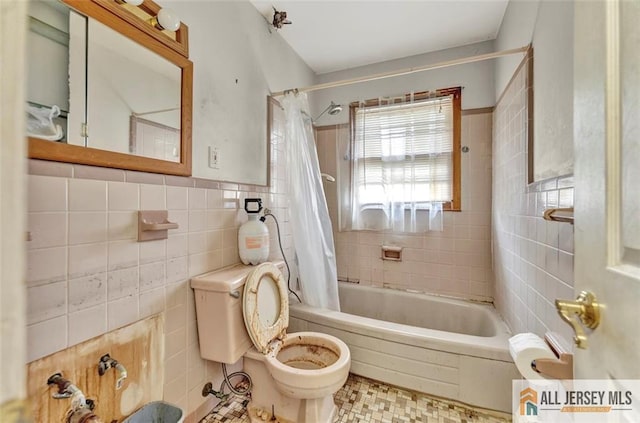 91 Amherst Ave, Colonia, NJ 07067 - full bathroom featuring tile walls, shower / tub combo with curtain, and toilet