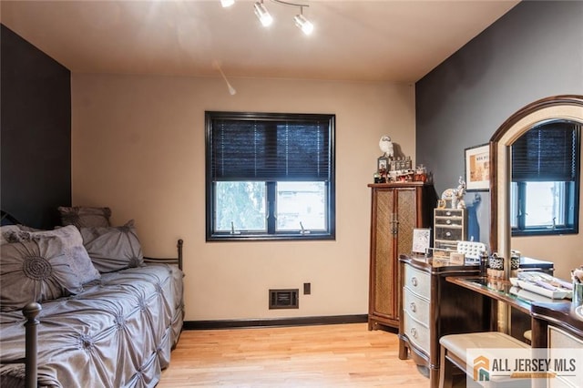 interior space with visible vents, light wood-type flooring, and baseboards