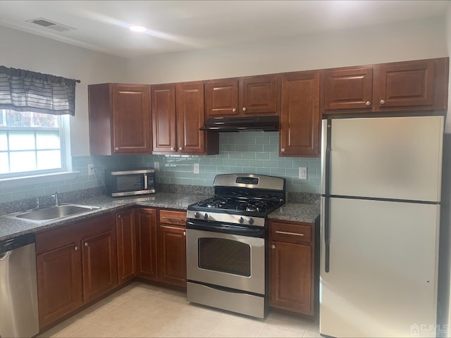 1156 Morning Glory Dr, Monroe, NJ 08831 - kitchen with stainless steel appliances, a sink, under cabinet range hood, and dark countertops