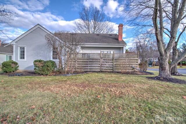 view of side of property featuring a lawn