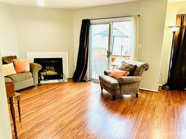 91 Heather Ct, South Brunswick, NJ 08852 - sitting room with light wood-style flooring and a fireplace
