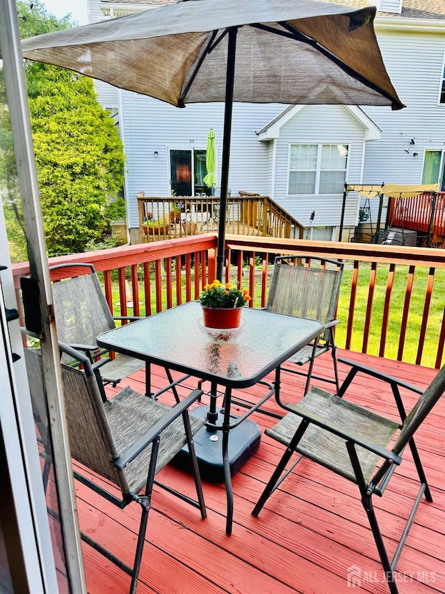91 Heather Ct, South Brunswick, NJ 08852 - deck with outdoor dining area