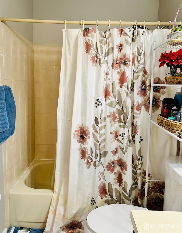 91 Heather Ct, South Brunswick, NJ 08852 - full bath featuring shower / tub combo with curtain and vanity