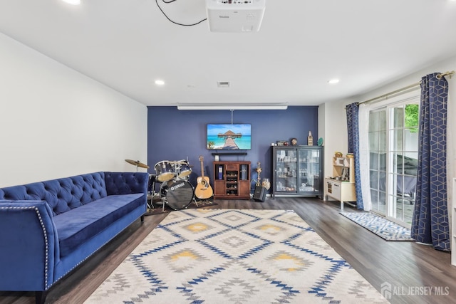 106 Ellsworth Way S, Brunswick, NJ 08852 - living area with wood finished floors and recessed lighting