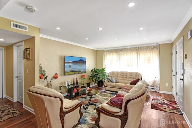 living area with wood finished floors, visible vents, baseboards, recessed lighting, and crown molding