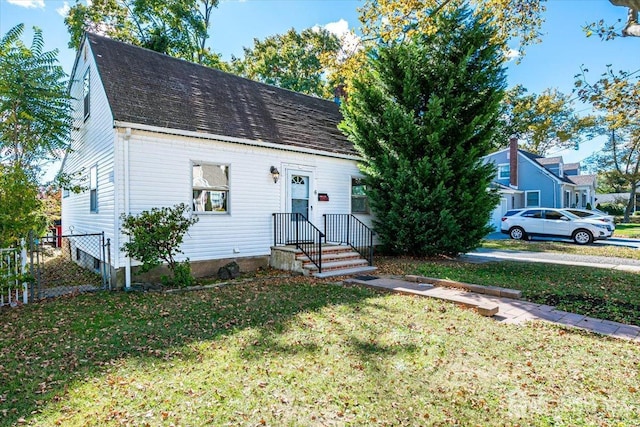 new england style home featuring a front yard