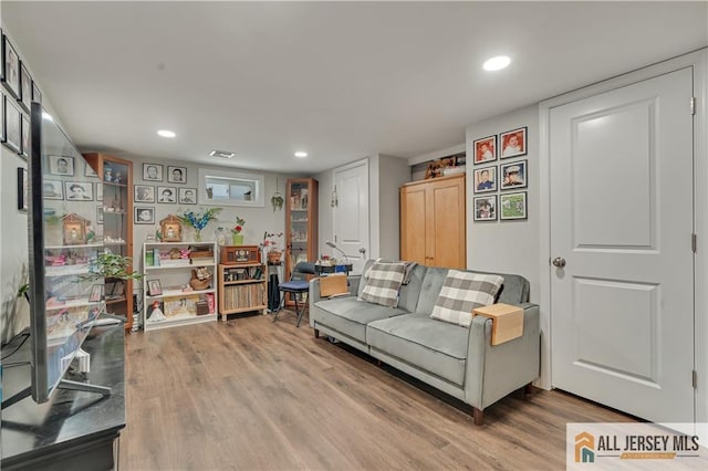 212 Freeman St, Woodbridge Proper, NJ 07095 - living room featuring wood finished floors and recessed lighting