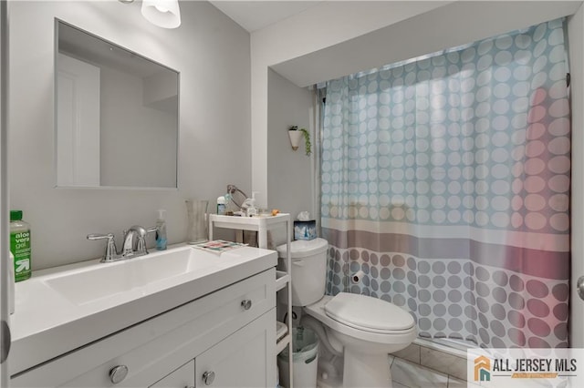 212 Freeman St, Woodbridge Proper, NJ 07095 - bathroom with vanity and a shower with curtain
