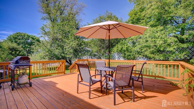 9 Salem Rd, East Brunswick, NJ 08816 - deck with grilling area and outdoor dining area