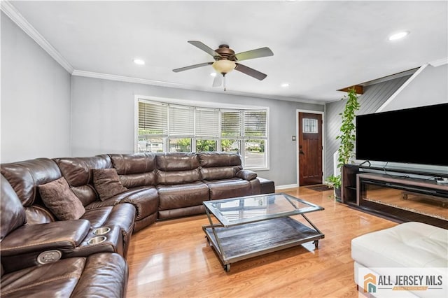 living room featuring crown molding, ceiling fan, light wood-style flooring, recessed lighting, and baseboards