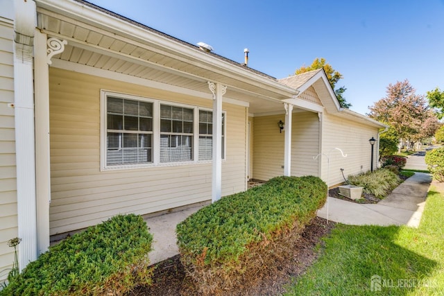 doorway to property featuring a porch