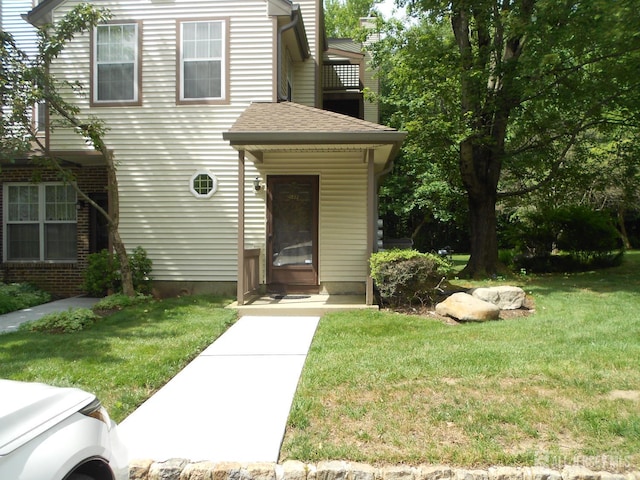 4222 N Bayberry Ct N, South Brunswick, NJ 08852 - view of front facade with a front yard and a shingled roof