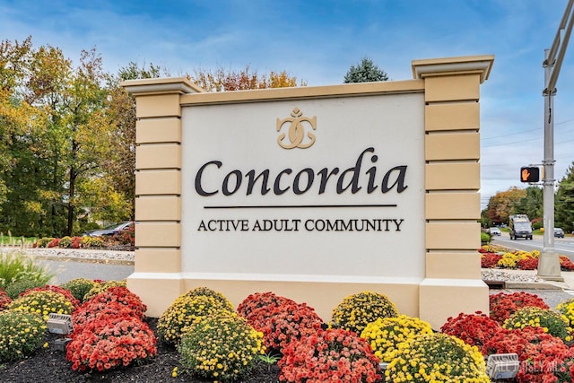 view of community / neighborhood sign