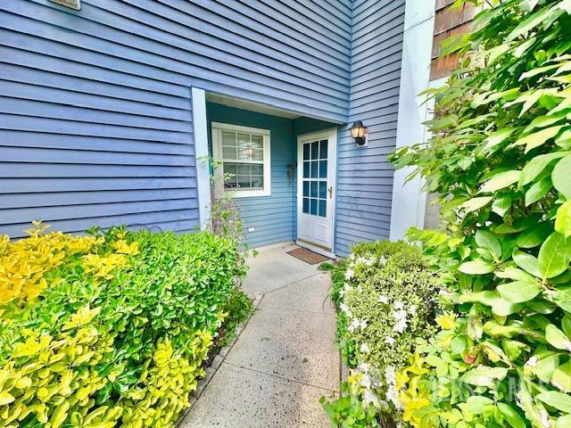 13-B Ashbourne Dr Unit B, Monroe, NJ 08831 - entrance to property