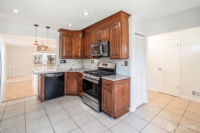 18 Albury Way N, Brunswick, NJ 08902 - kitchen with appliances with stainless steel finishes, a sink, a peninsula, light tile patterned floors, and recessed lighting