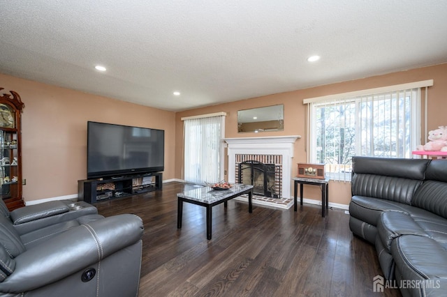 living area with baseboards, recessed lighting, and dark wood-style flooring
