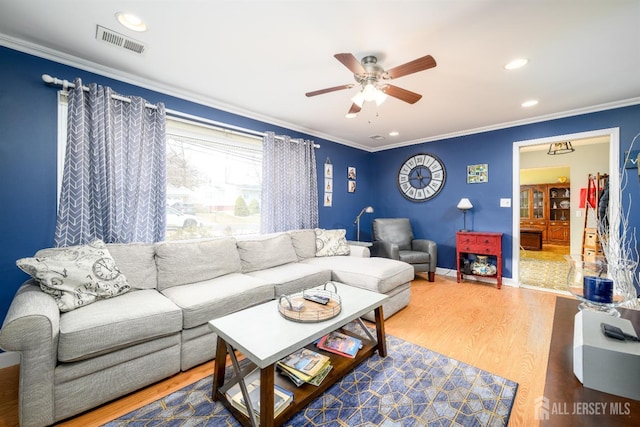 living area featuring visible vents, crown molding, recessed lighting, wood finished floors, and a ceiling fan