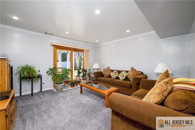 living room with baseboards, visible vents, recessed lighting, ornamental molding, and carpet flooring