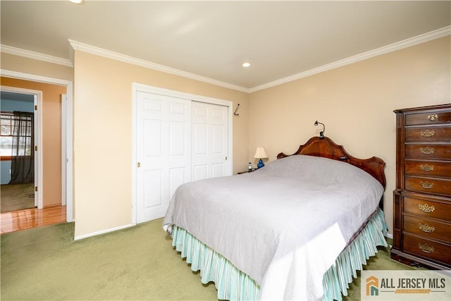 bedroom featuring ornamental molding, recessed lighting, a closet, baseboards, and light colored carpet