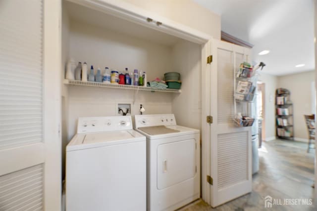 laundry area with laundry area, baseboards, and independent washer and dryer