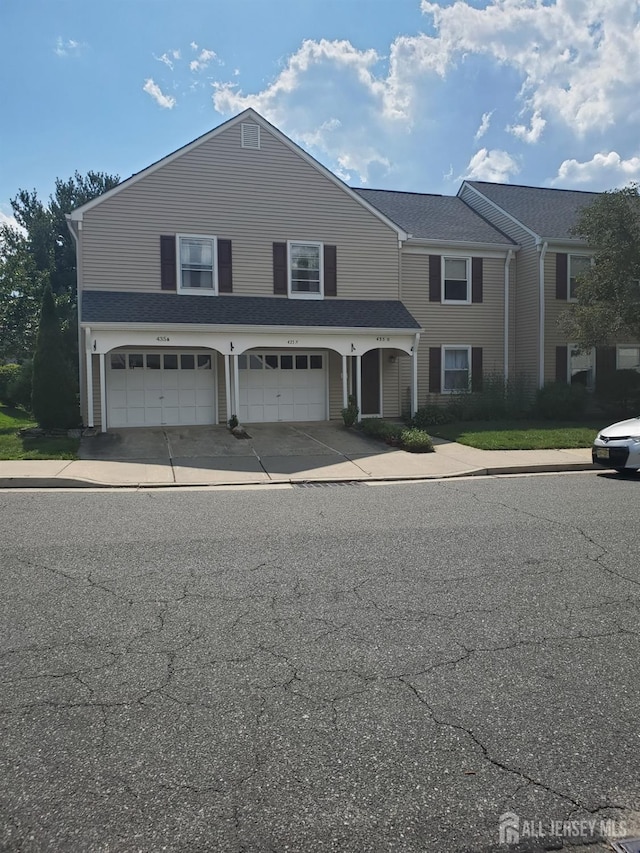 view of front facade featuring a garage