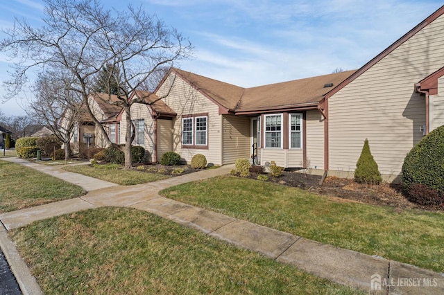 view of front facade with a front yard