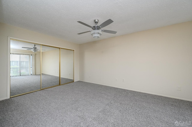 unfurnished bedroom with carpet, a textured ceiling, ceiling fan, and a closet