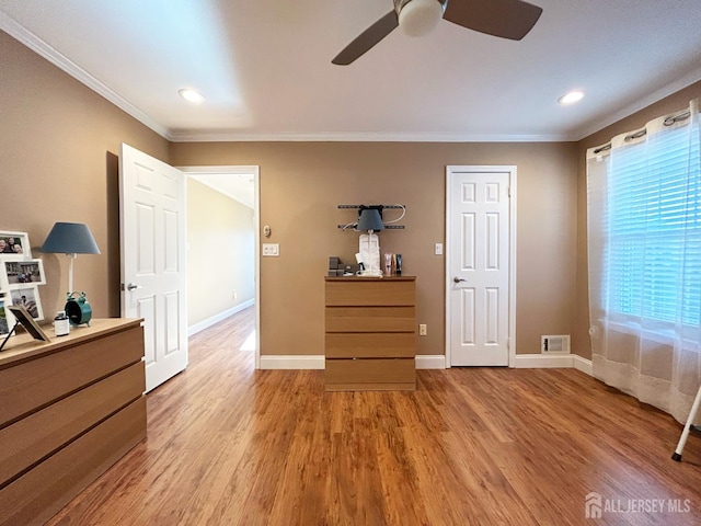 196 Jonathan Pl, Franklin Twsp, NJ 08873 - bedroom featuring crown molding, light wood-type flooring, recessed lighting, and a ceiling fan