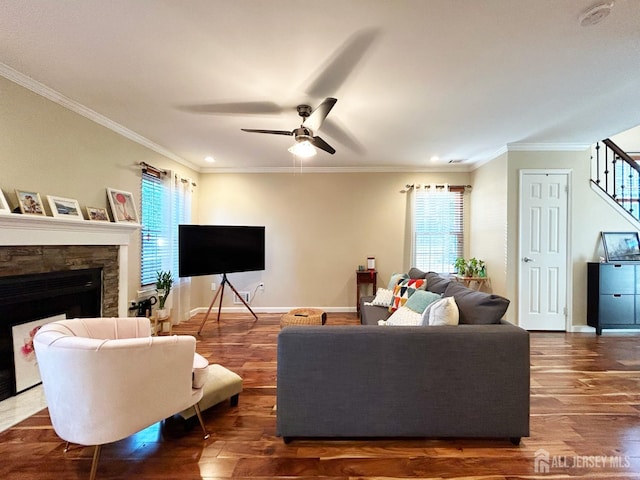 196 Jonathan Pl, Franklin Twsp, NJ 08873 - living room with healthy amount of natural light, a ceiling fan, crown molding, wood finished floors, and recessed lighting