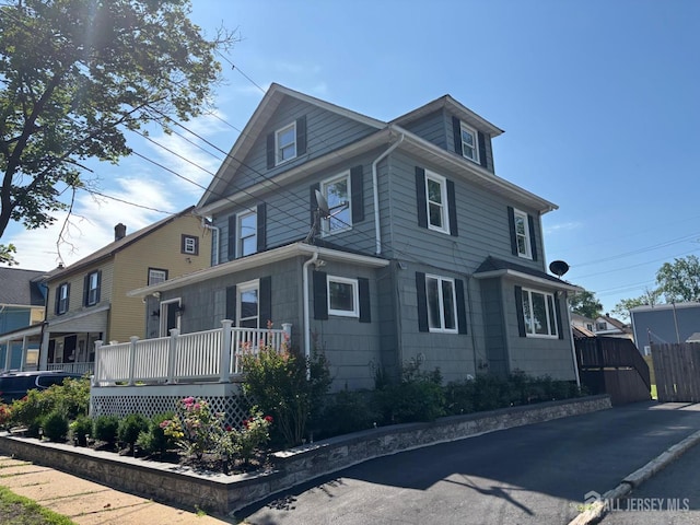 647 Front St, Dunellen, NJ 08812 - view of traditional style home