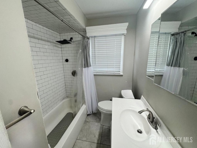 45 E Oak St, Carteret, NJ 07008 - full bath featuring shower / bath combo, tile patterned flooring, and vanity