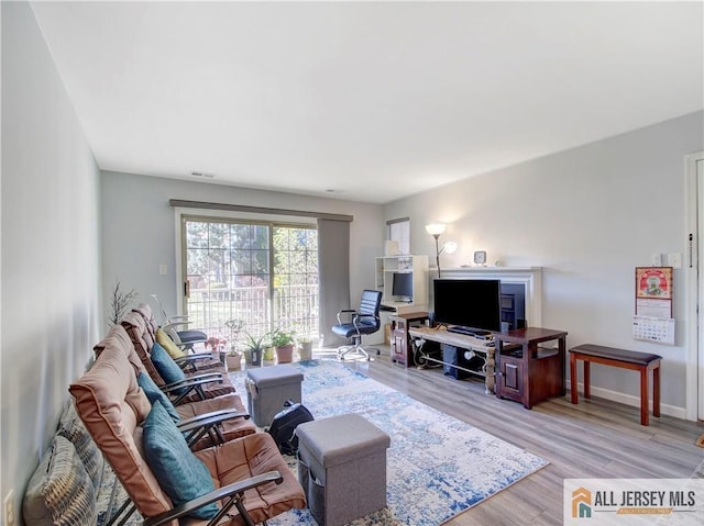 285 Cozzens Ct Unit 285, East Brunswick, NJ 08816 - living area featuring light wood-style flooring and baseboards