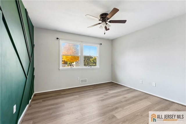 unfurnished room featuring light wood-type flooring and ceiling fan