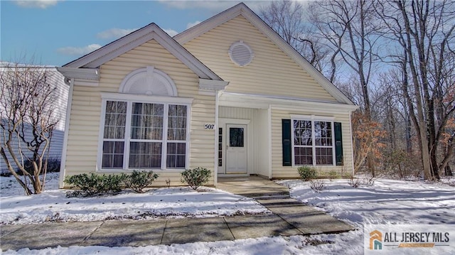 view of front of property