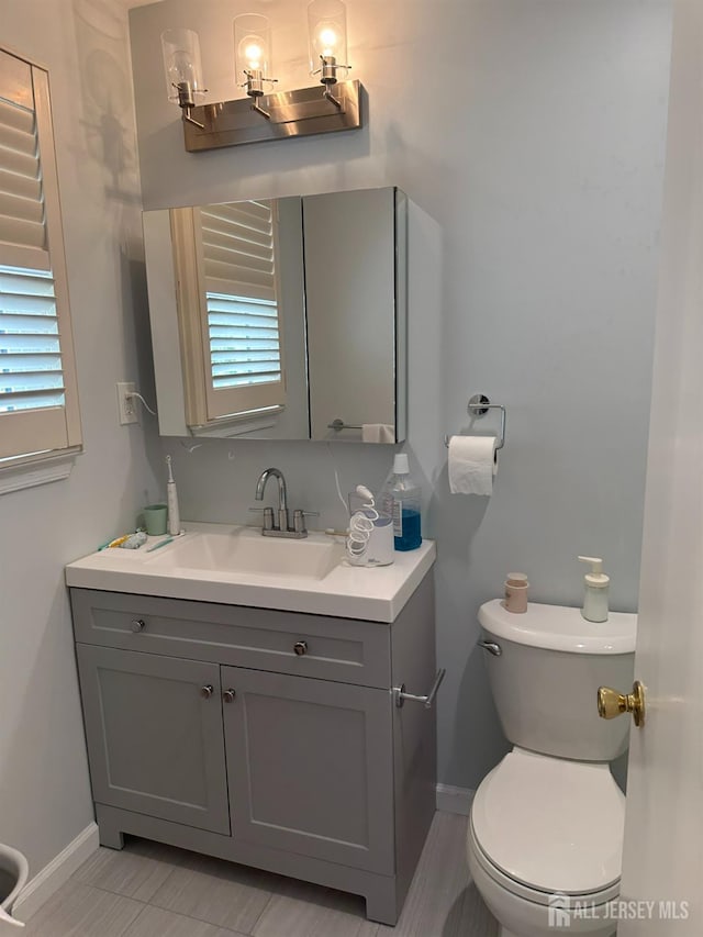 277 Edgeware Ct, Franklin, NJ 08873 - half bath featuring vanity and baseboards
