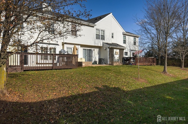277 Edgeware Ct, Franklin, NJ 08873 - back of property with a wooden deck and a yard
