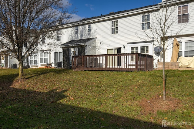 277 Edgeware Ct, Franklin, NJ 08873 - rear view of house featuring a deck and a yard