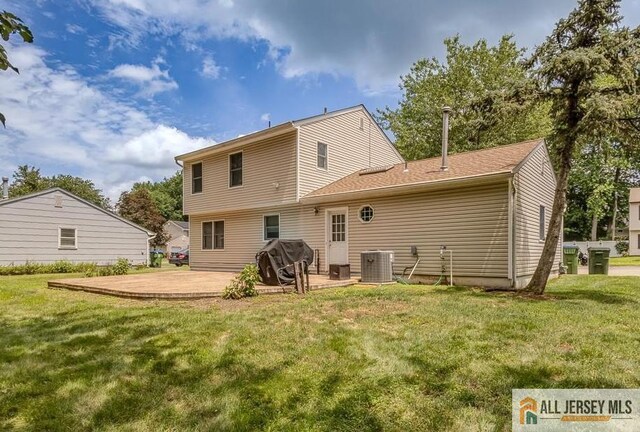 64 Netherwood Cir, Edison, NJ 08820 - rear view of house featuring a patio area and a yard