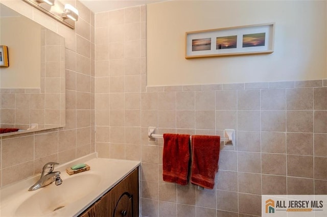 64 Netherwood Cir, Edison, NJ 08820 - bathroom featuring vanity and tile walls