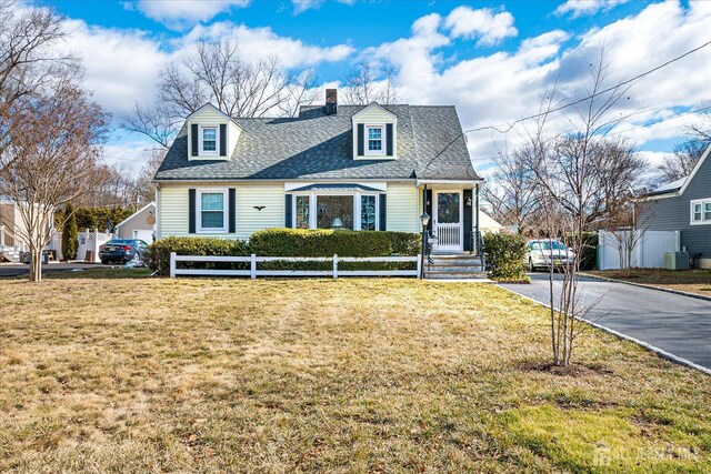 new england style home featuring a front yard