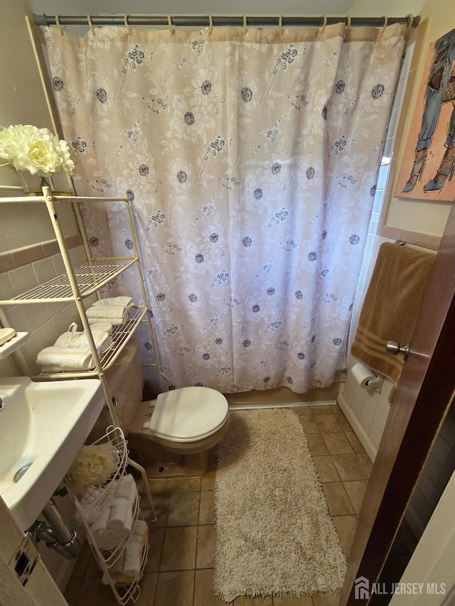 410 Harvard St, Piscataway, NJ 08854 - full bath featuring shower / bathtub combination with curtain, tile patterned flooring, and tile walls