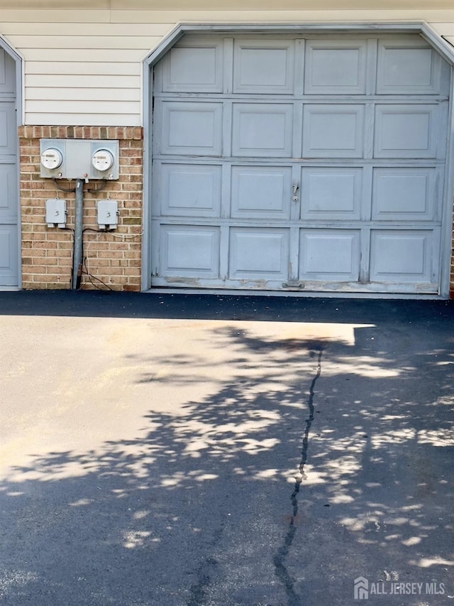 16 Sassafras Ct, North Brunswick, NJ 08902 - view of garage