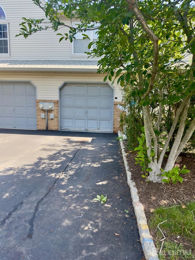 16 Sassafras Ct, North Brunswick, NJ 08902 - garage with asphalt driveway