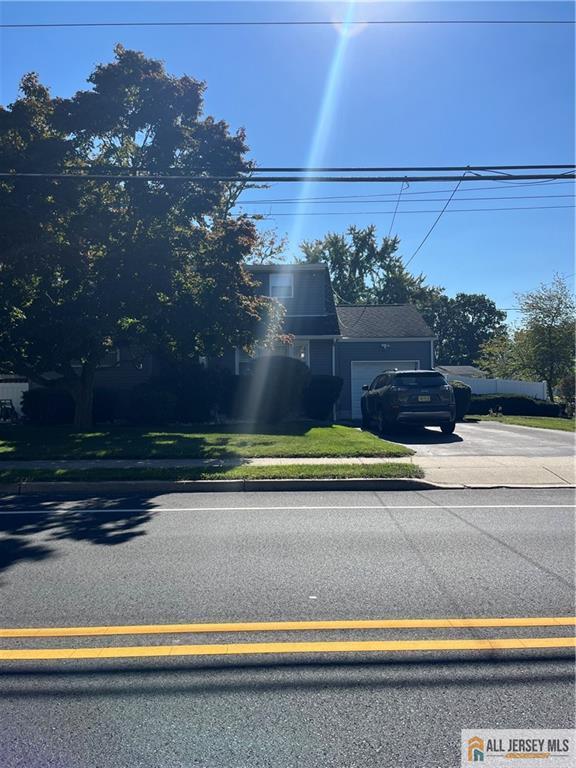 view of front of property with a garage and driveway