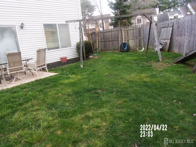 29 Jeffrey Cir S, Brunswick, NJ 08810 - view of yard with a patio area
