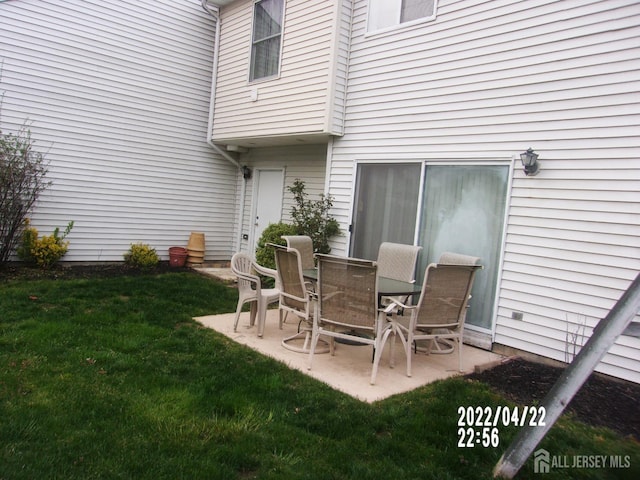 29 Jeffrey Cir S, Brunswick, NJ 08810 - view of patio / terrace