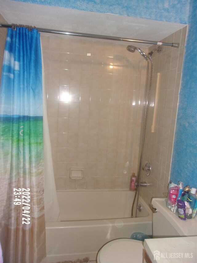 29 Jeffrey Cir S, Brunswick, NJ 08810 - bathroom with shower / bath combo with shower curtain