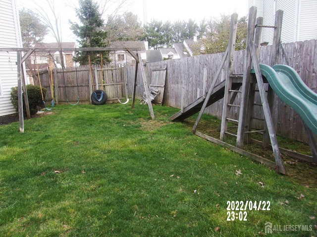 29 Jeffrey Cir S, Brunswick, NJ 08810 - fenced backyard featuring a playground