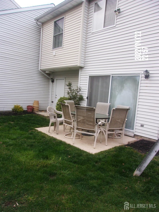 29 Jeffrey Cir S, Brunswick, NJ 08810 - back of house featuring a patio and a yard
