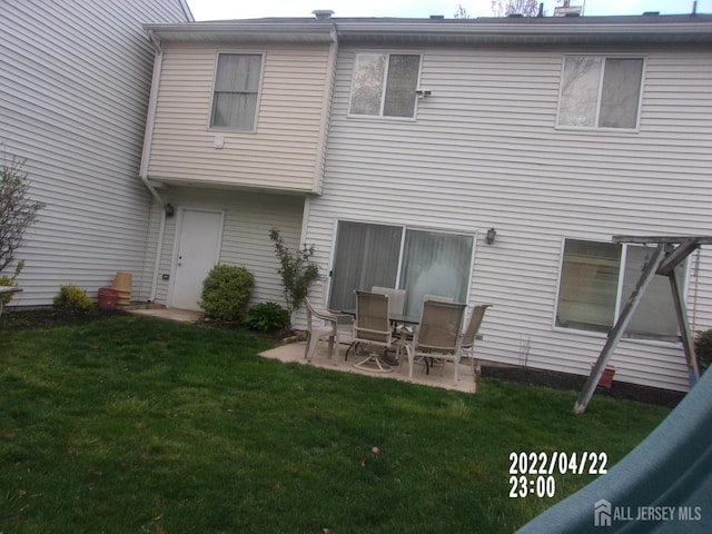29 Jeffrey Cir S, Brunswick, NJ 08810 - back of house with a patio area and a yard